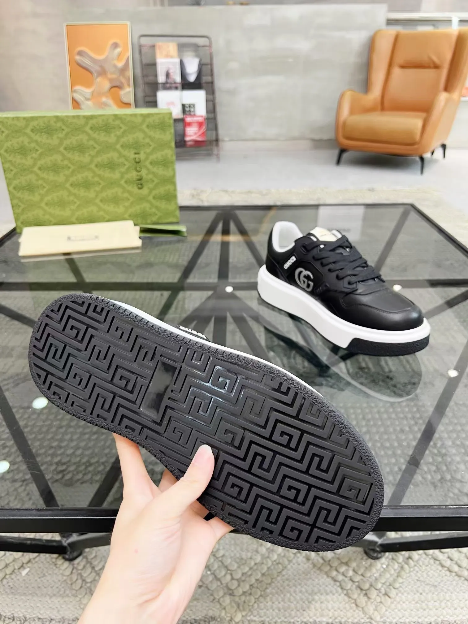 Men's Men's Shoes Men's Men's 💰460 new men's shoes GUCCI [Lightning] latest shoes shipped. Original quality, fashionable, made of special materials, sheepskin lining, brand new packaging. The foot feels super comfortable and the workmanship is impeccable. Size: 38-45